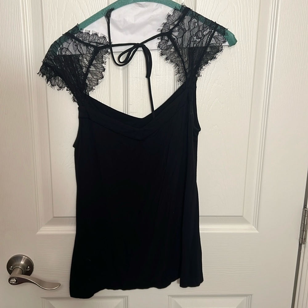 Beautiful black sleeveless lace detailed top with V neck
